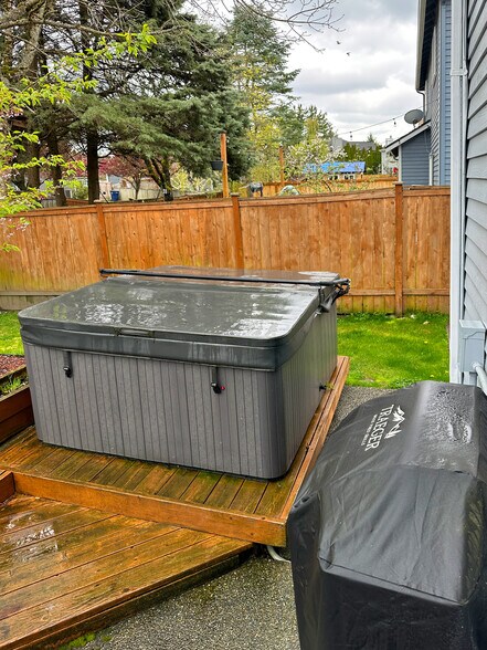 Hot Tub - 34426 10th Ave SW