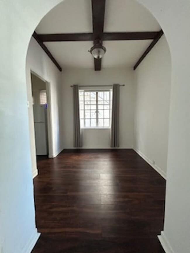 Building Photo - Charming 2bd/1ba Lower Unit Near Beach and...