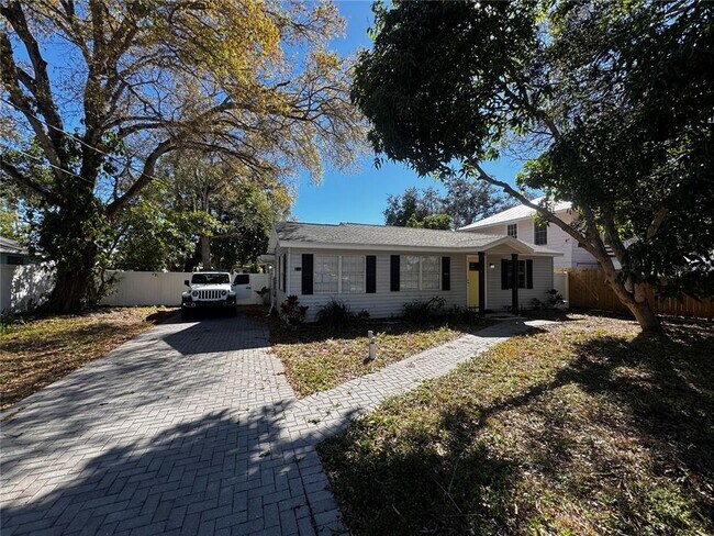 Building Photo - 3008 Hillview St