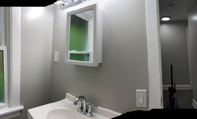 Building Photo - Custom updated rental! All new!