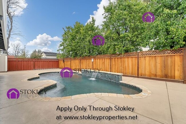 Building Photo - 568 Banyan Cir