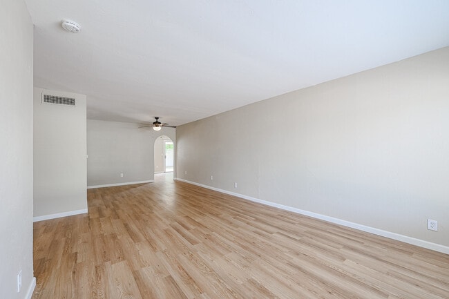 Building Photo - 6519 S Elm St