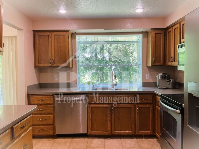 Building Photo - SILVERDALE - 4BED 3 BATH HOME HEART OF SILVERDALE
