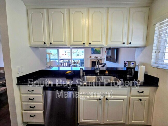 Building Photo - 320 Hermosa Ave