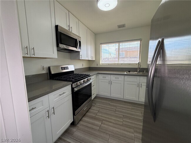 Building Photo - 4308 Apex Dr