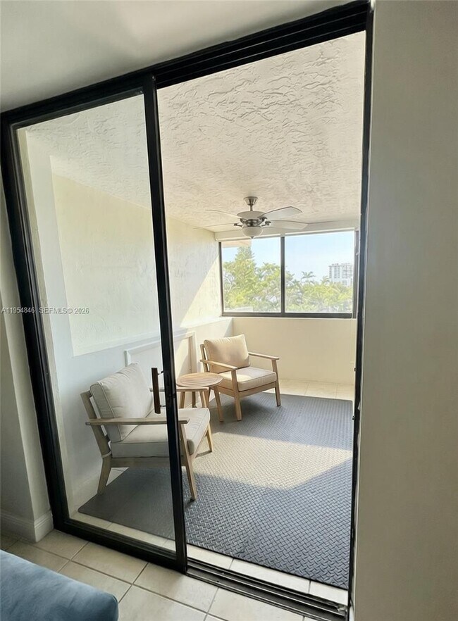 Building Photo - 6937 Bay Dr