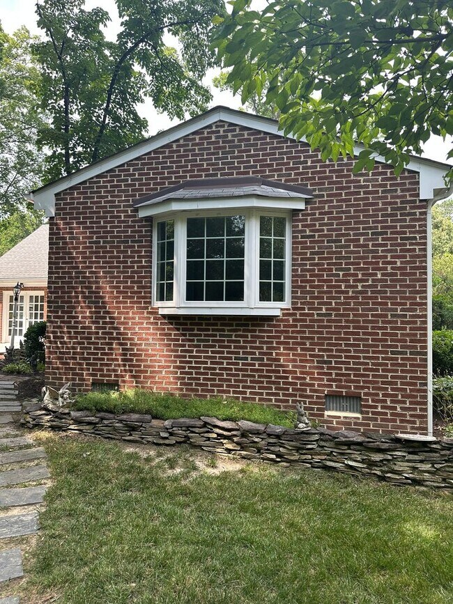 Building Photo - $2500 / 3 br / 2.5 ba / 1546 sqft