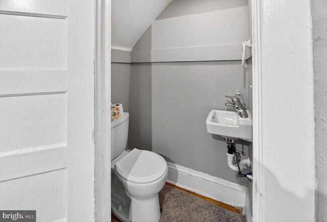 Building Photo - 53 Sanhican Dr