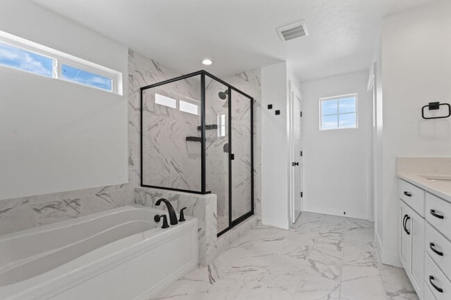 Building Photo - Gorgeous Home in the Perfect Location!