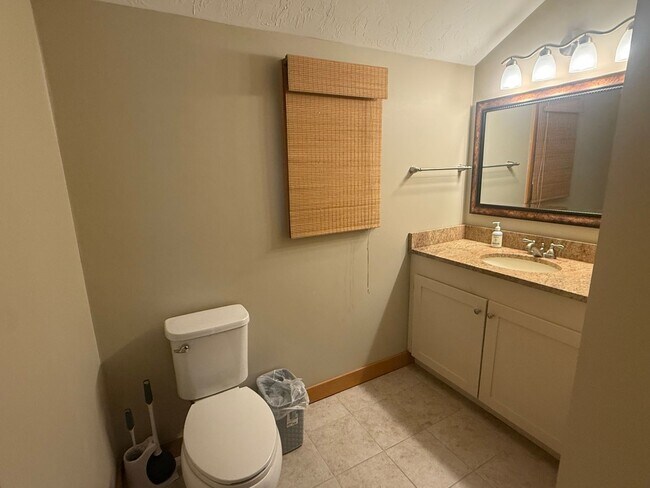 Building Photo - WINTER RENTAL - Cozy Condo in Gilford