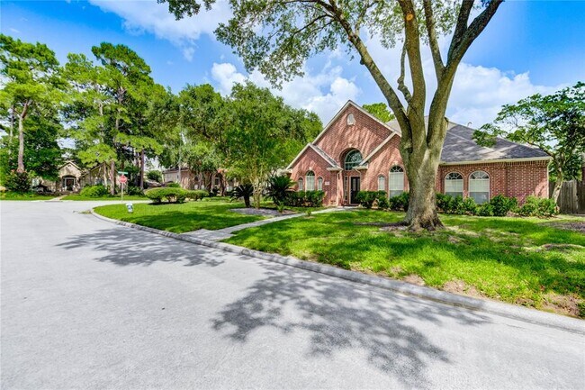 Building Photo - 8803 Memorial Creek Dr