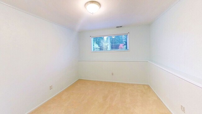 Building Photo - Beautiful Home with 4 Bedrooms and 2 Bathrooms Available in September!