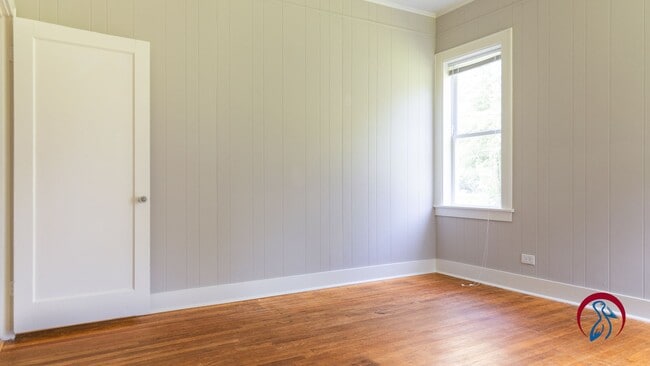 Building Photo - @ bed 1 bath Home for Rent right off 165 i...