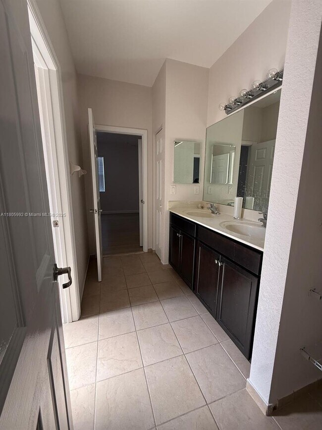 Building Photo - 16991 SW 90th Terrace