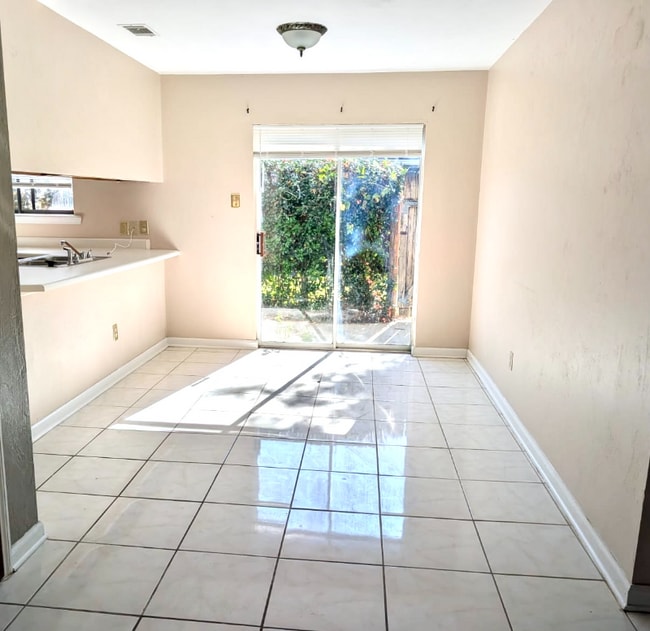 Building Photo - 1736 Augustine Pl