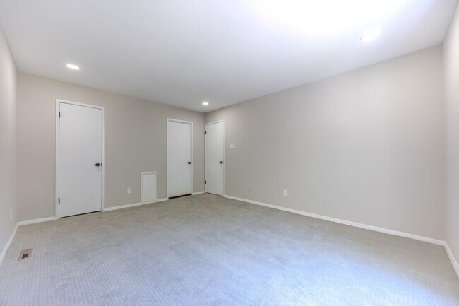Building Photo - 6023 Forrest Hollow Ln