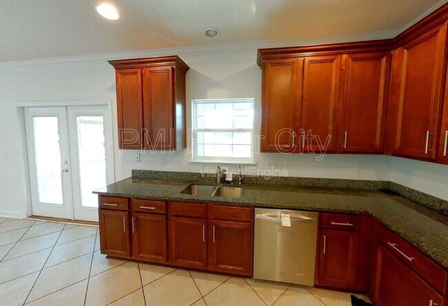 Building Photo - 2099 Club Lake Dr