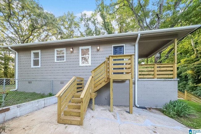 Building Photo - 1009 12th St