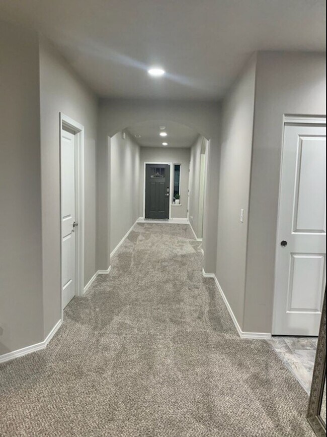 Building Photo - Beautiful 3 Bedroom Home in Moses Lake