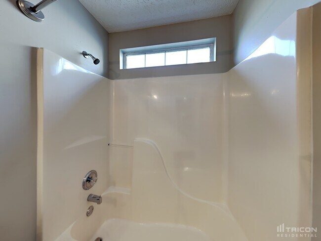 Building Photo - 753 Jaywood Dr