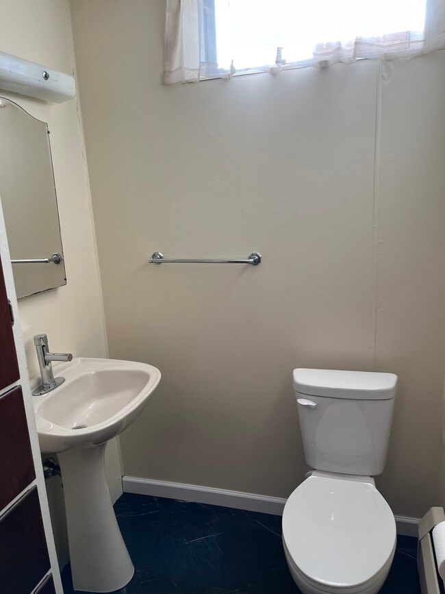 Building Photo - 2790 S Ridge Rd