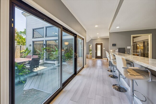 Building Photo - 11646 Manor Park Dr