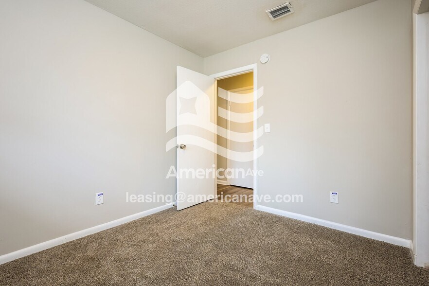 Building Photo - 4784 Gardiner Dr