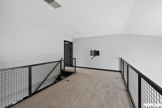 Building Photo - 1273 MacKintosh pknw