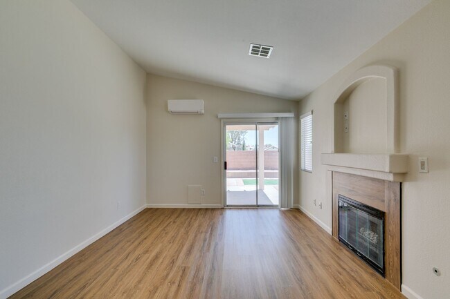 Building Photo - 3-Bedroom Home with Upgraded Cooling & Gre...