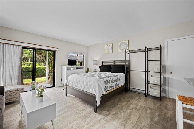 Primary Photo - 11863 Wimbledon Cir