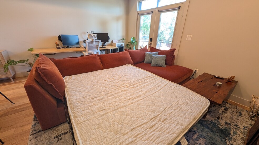 Pullout couch - 527 Longfellow St NW