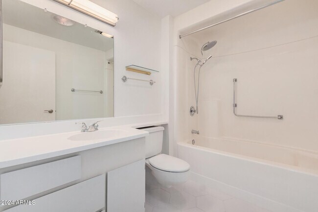 Building Photo - 10641 W Boswell Blvd