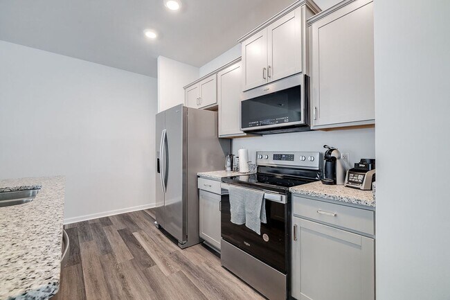 Building Photo - 151 Holloway Hl