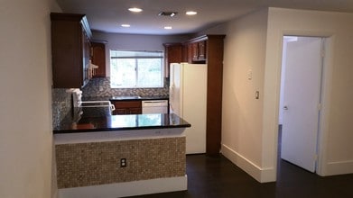 Building Photo - 2500 NE 184th Terrace