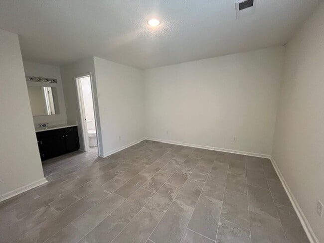 Building Photo - Renovated 3 Bedroom 2 Bath Home for Rent!