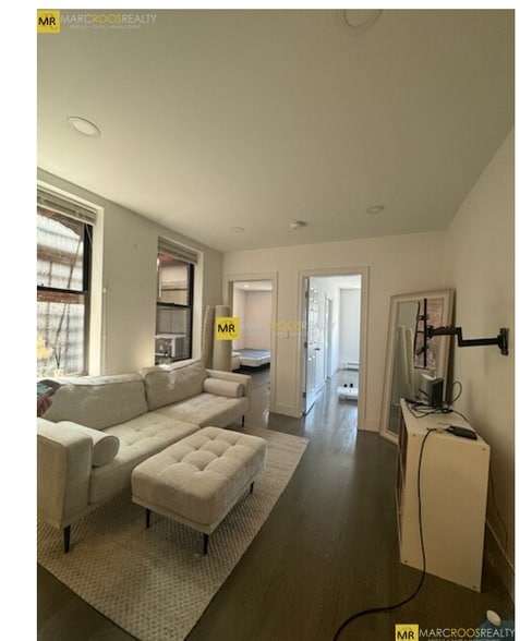 Building Photo - 43 Joy St