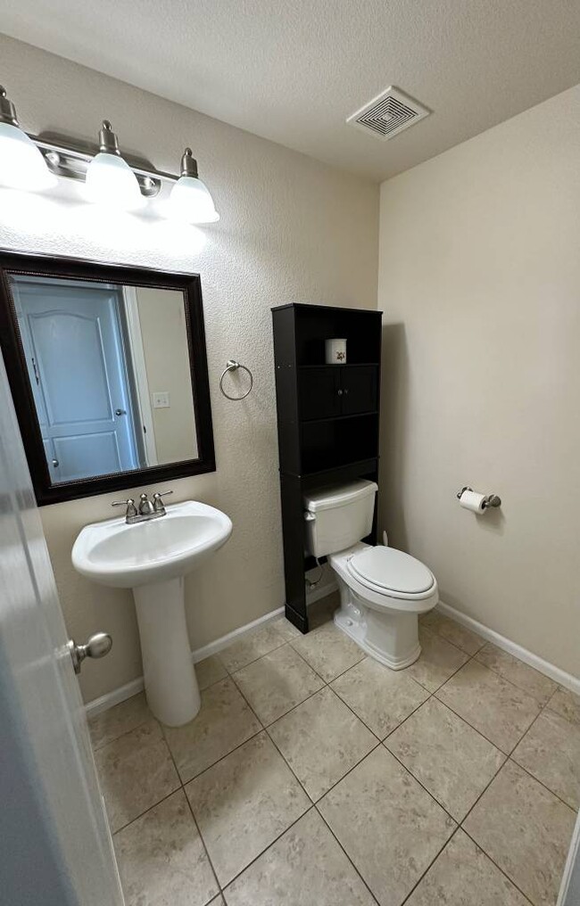 Building Photo - 8109 Hollygrape Ln