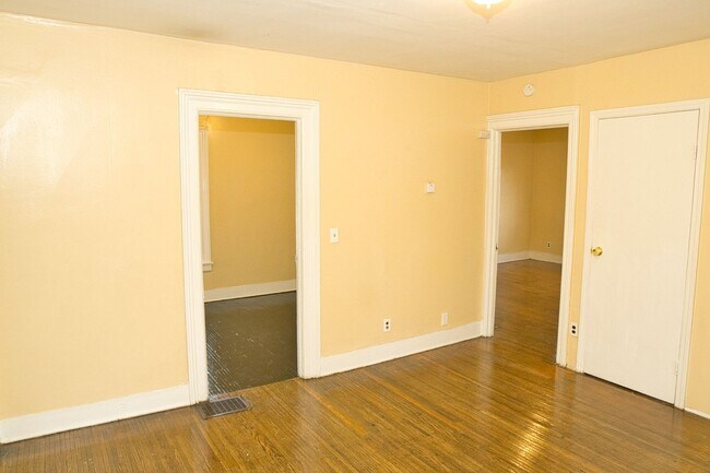 Building Photo - 865-869 Clifford