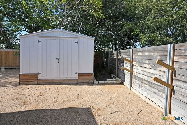 Building Photo - 953 River Bank