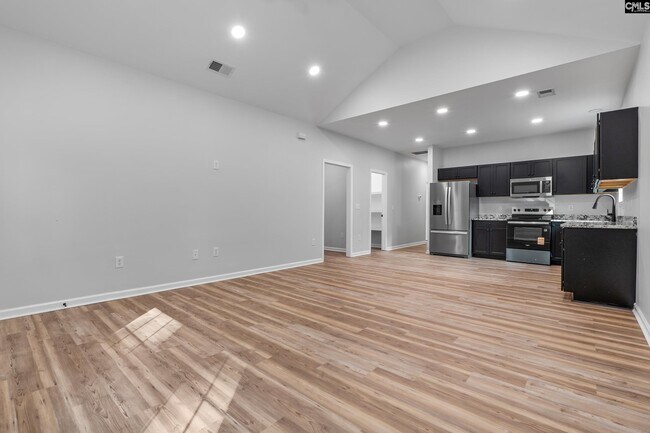 Building Photo - 410 Lincolnshire Blvd