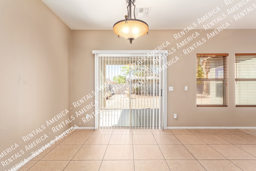 Building Photo - 664 W Silver Reef Ct