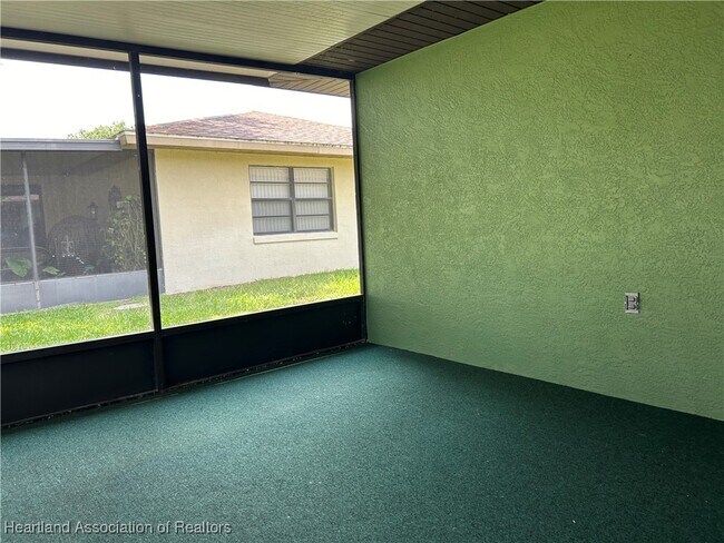 Building Photo - 310 Kite Ave