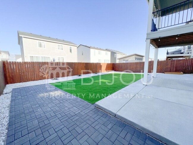 Building Photo - Gorgeous Home Located South by COS Airport