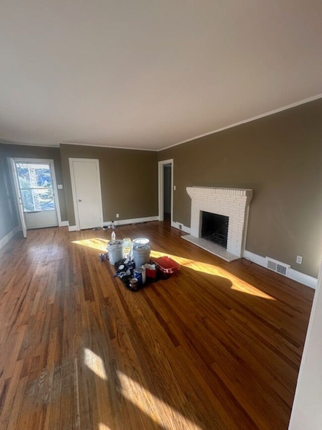 Building Photo - 705 Parrott Ave