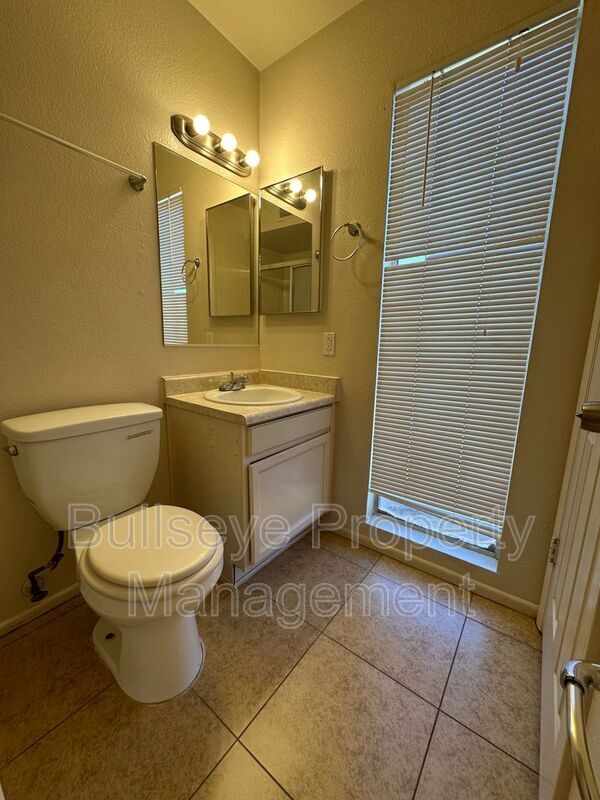 Building Photo - 9623 N 70th Dr