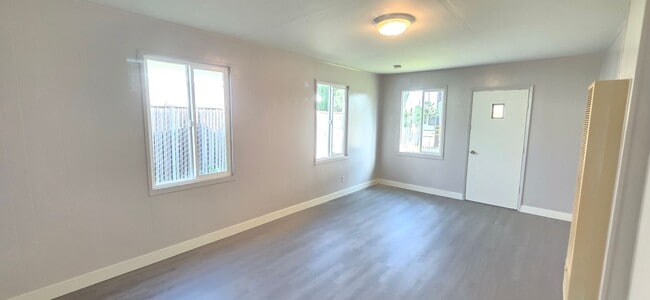 Building Photo - 13109 Barlin Ave