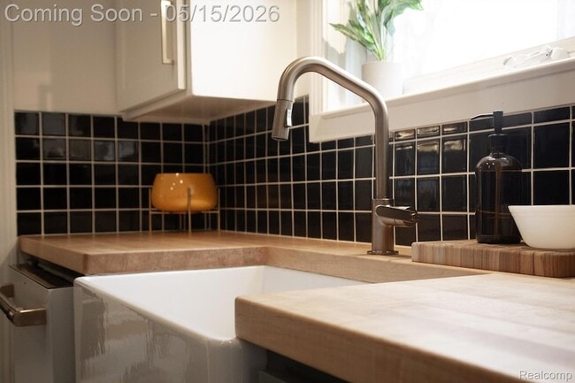 Building Photo - 505 Catalpa Dr