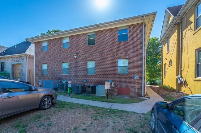 Building Photo - 1711 Read Ave