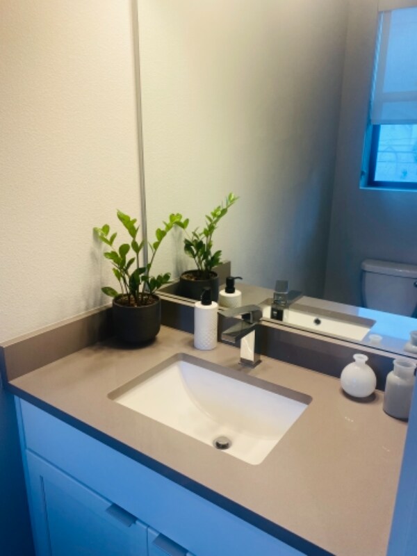 Building Photo - 947 Arlington Ave N