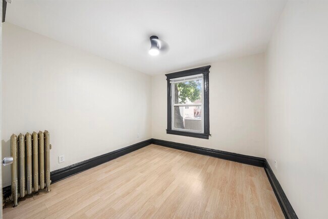 Building Photo - 209 N 11th St